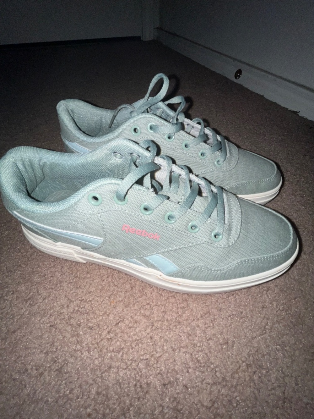 Royal C Techque Reebok Mint Green Canvas Sneakers sz 8